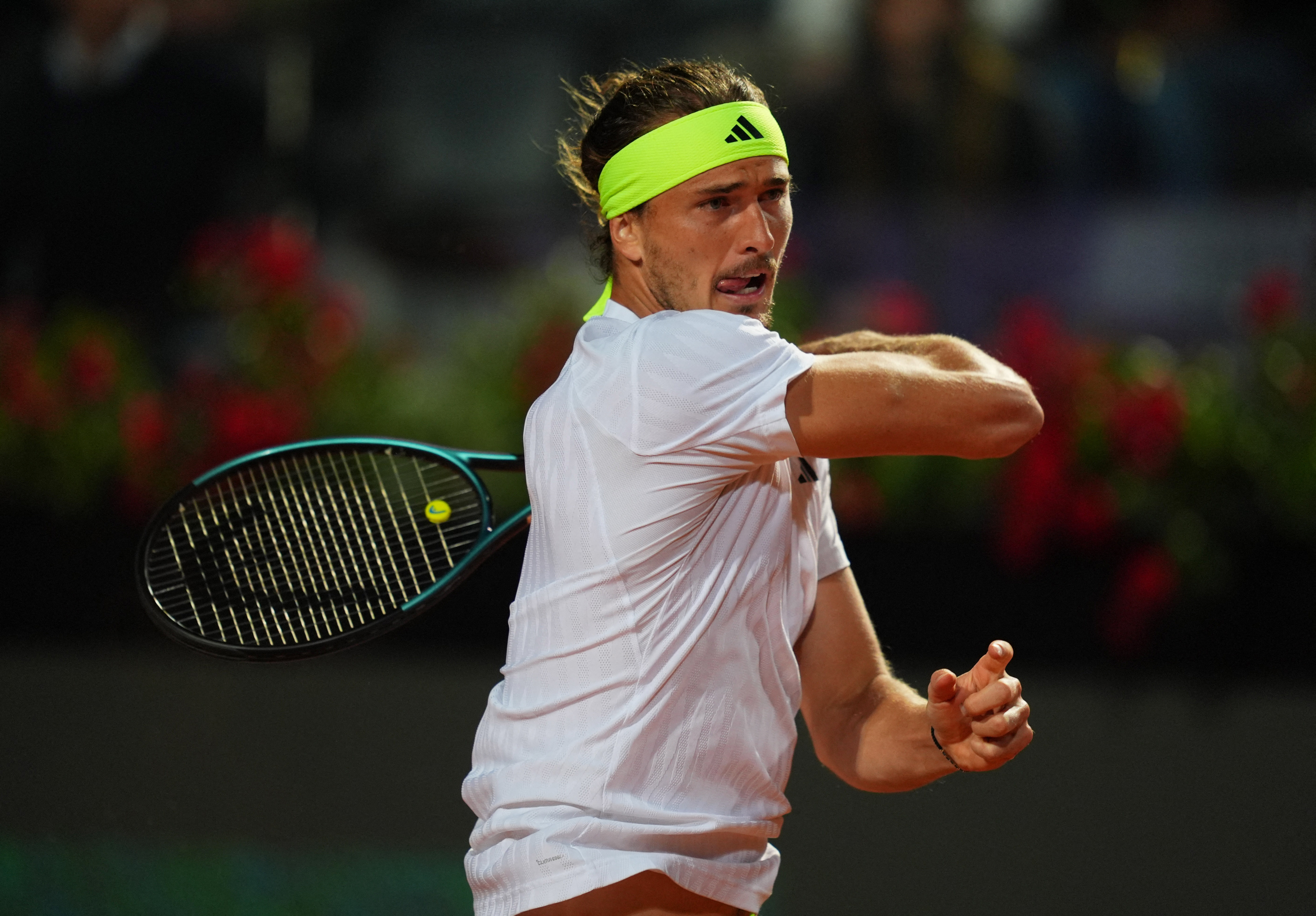 爱游戏官方-豪门对决！网球上演世纪大战