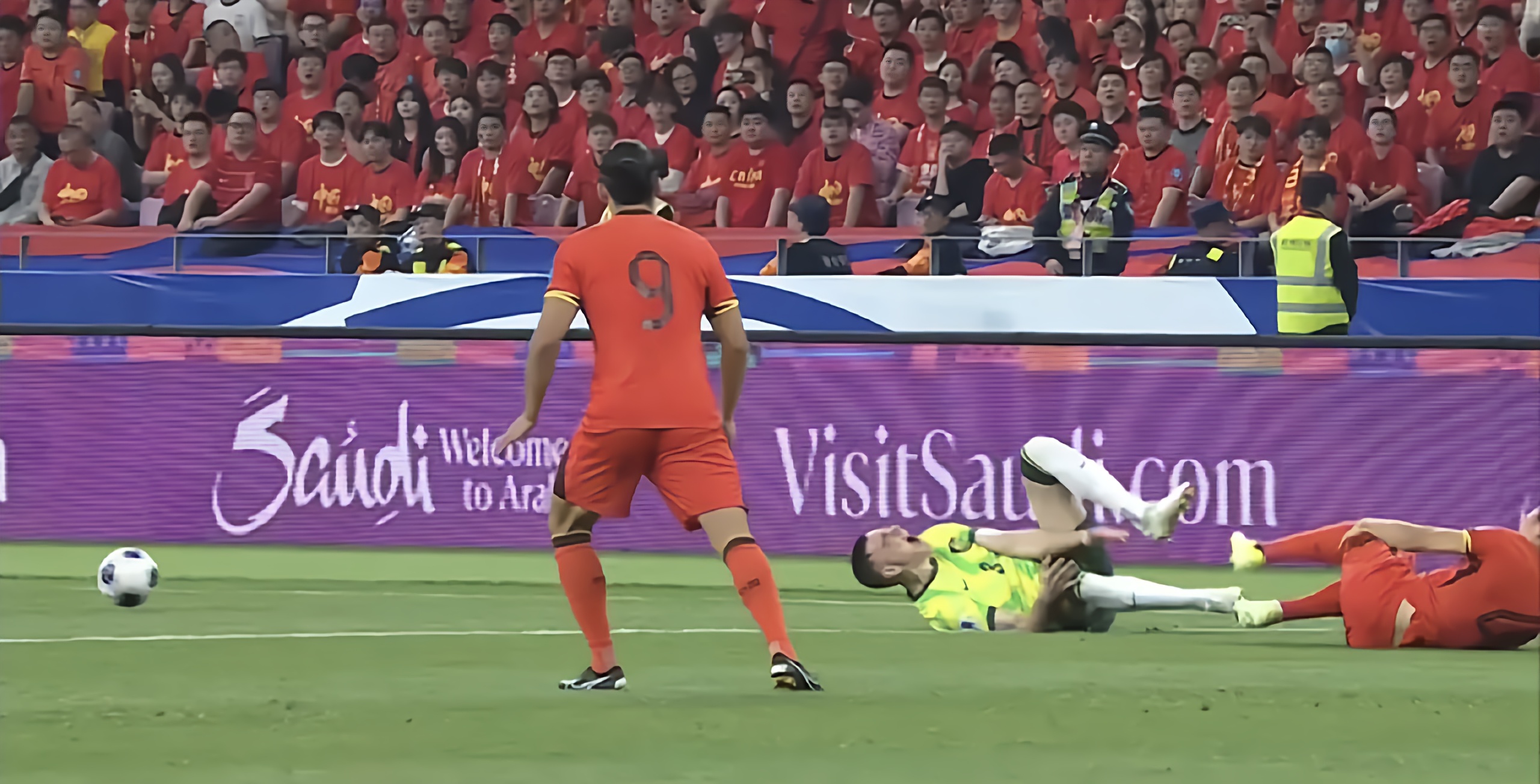 爱游戏下载-爆冷！橄榄球强队意外出局震惊全场