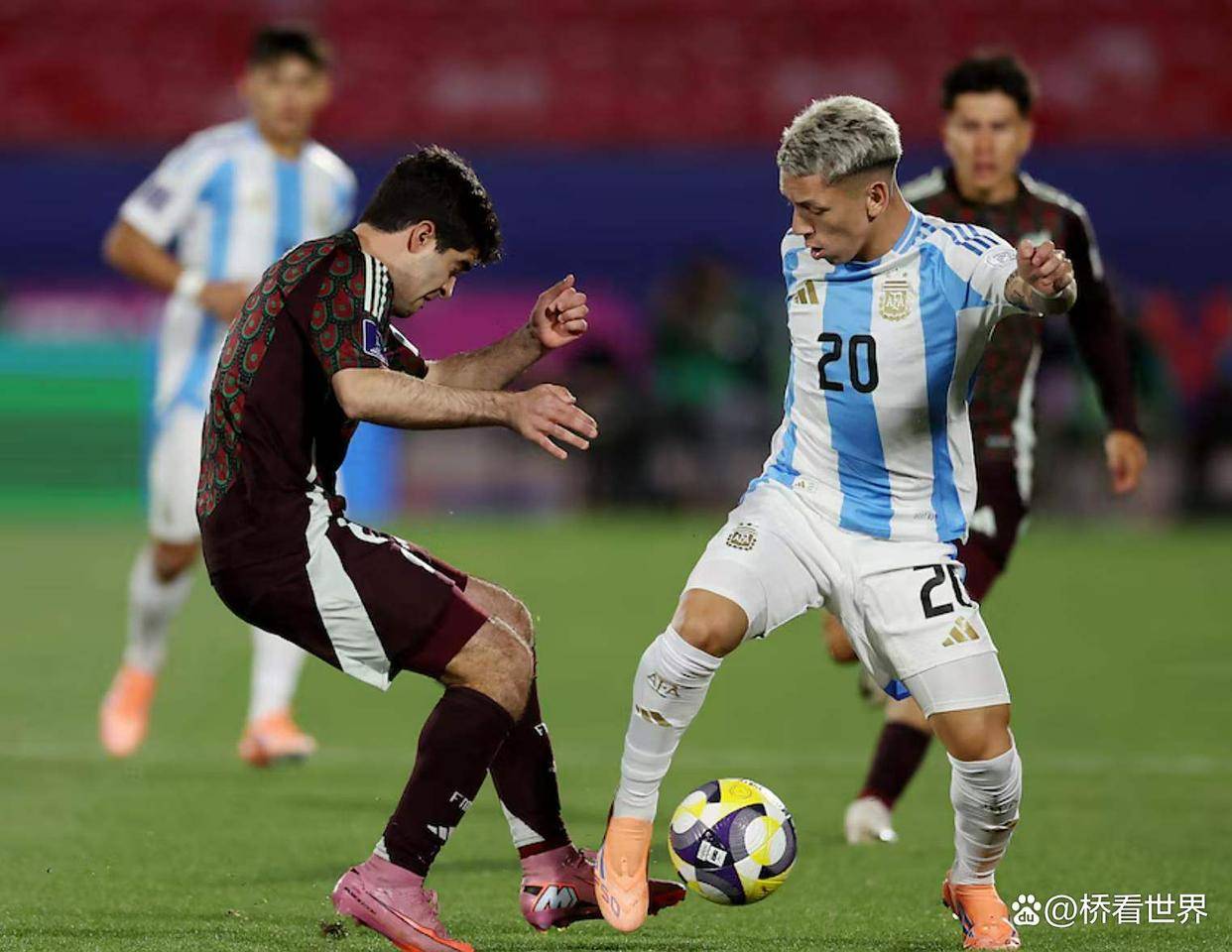 哥伦比亚翻盘墨西哥，贝林厄姆带队取胜