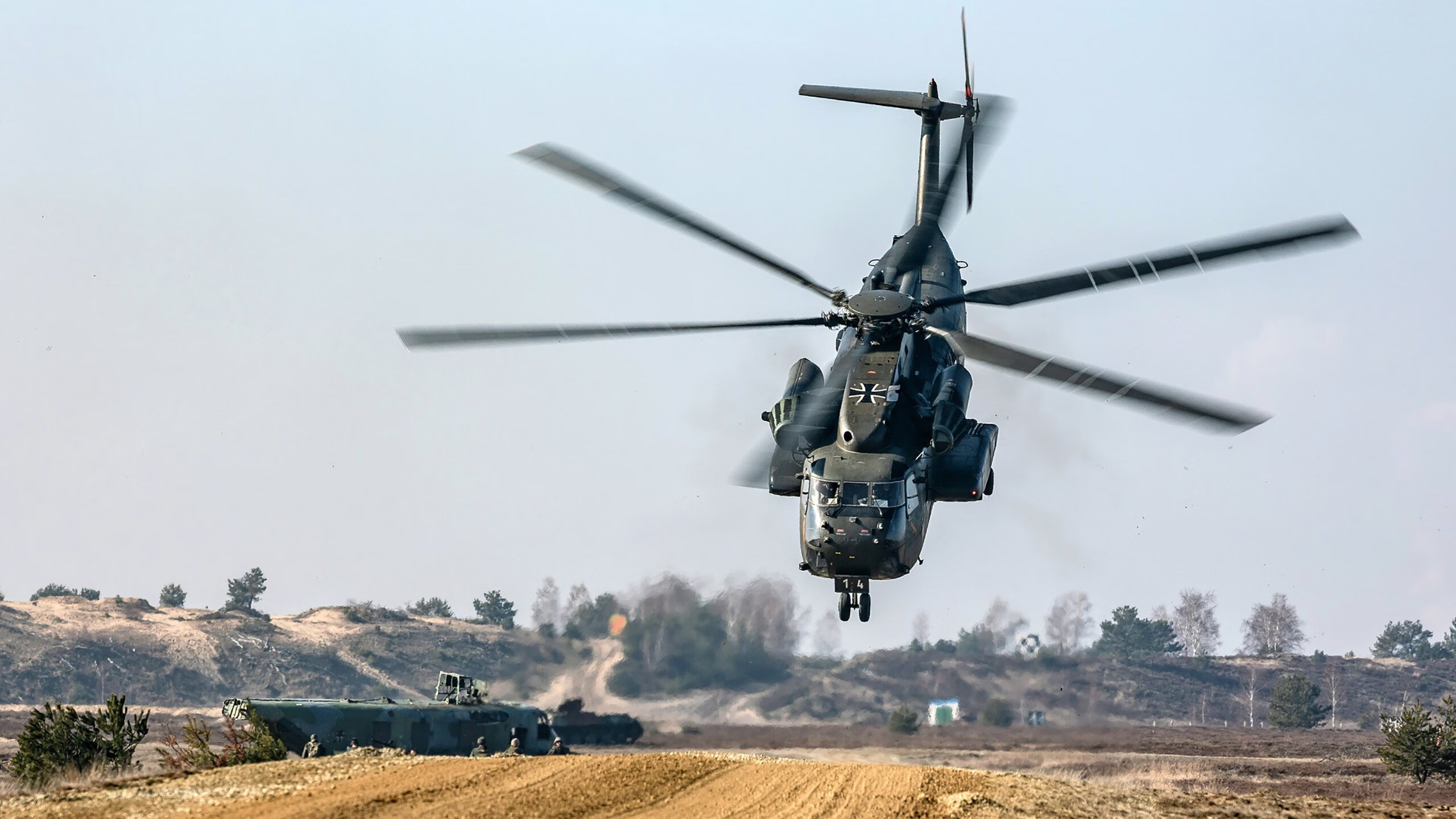 铁闸与利刃，比利时防线锁死拜仁，德里赫特连续进球拉开差距