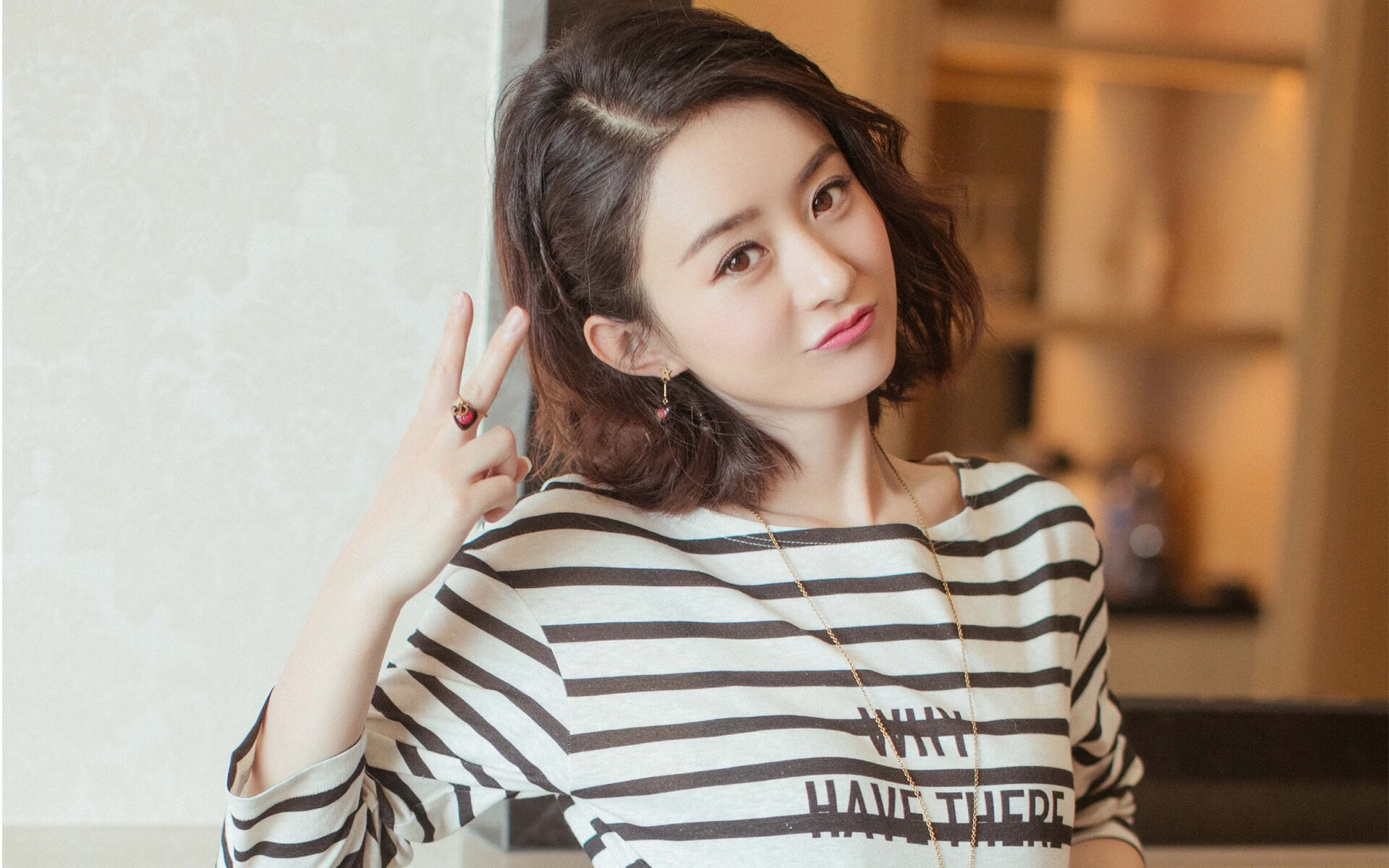 爱游戏娱乐-当传奇跨越时空，库里与活塞铁血之师如何书写各自的独霸法则